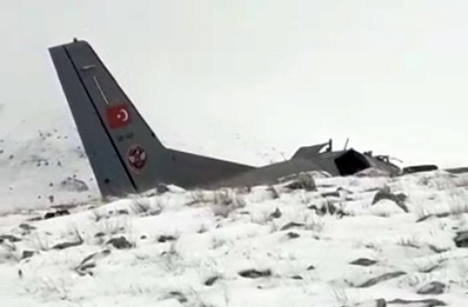 Uçağın enkazından ilk görüntü