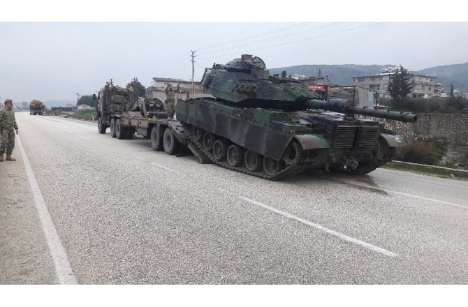 SIFIR NOKTASINA ASKERİ ARAÇ SEVKİYATI SÜRÜYOR