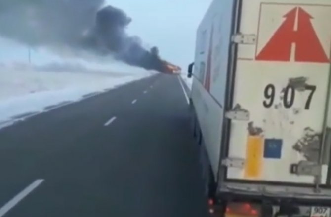KAZAKİSTAN’DA OTOBÜS YANDI: 52 ÖLÜ