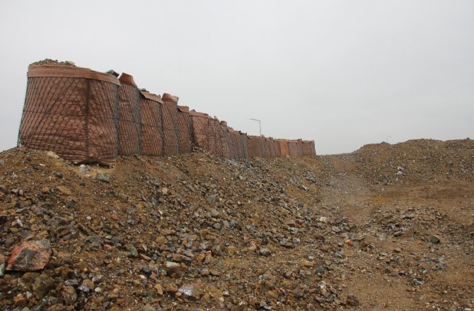 Sınırın sıfır noktasına yeni mevziler kazılıyor