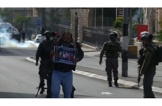 İSRAİL ASKERİ 19 FİLİSTİNLİYİ GÖZALTINA ALDI