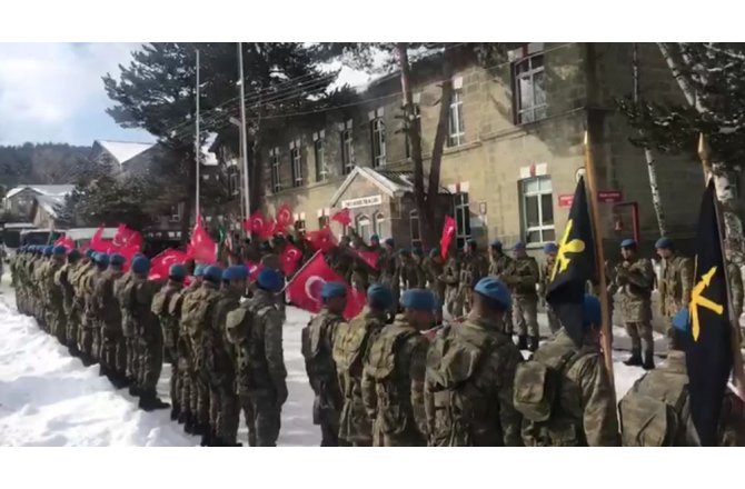 Mehmetçik sınıra "Genç Osman" marşıyla uğurlandı