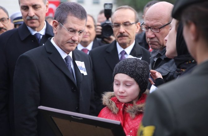 ŞEHİDİN KIZINDAN YÜREK YAKAN BAKIŞ