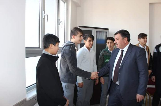 BAŞKAN ÇELEĞEN, OKULLARDA BAŞLAYAN YARIYIL TATİLİ NEDENİYLE ÖĞRETMENLER, ÖĞRENCİLER, VELİLERE YÖNELİK BİR MESAJ YAYIMLADI