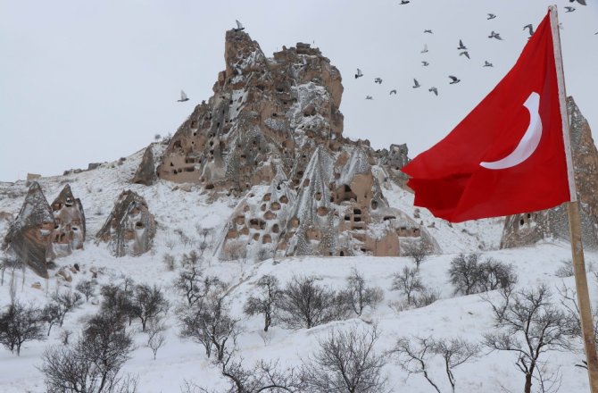Kapadokya’dan muhteşem kar manzaraları