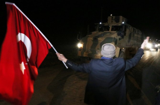 Köylüler askerleri böyle uğurladı