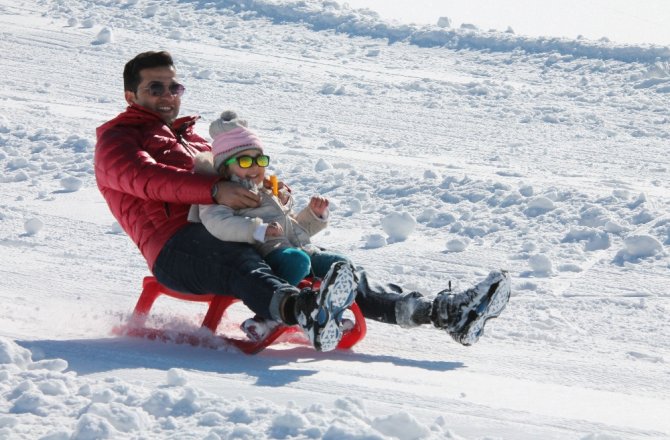 Beklenen kar gelince kayak merkezi açıldı