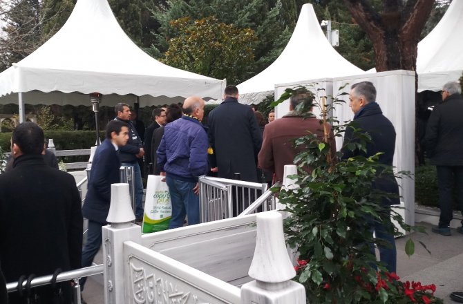 Mustafa Koç kabri başında anıldı