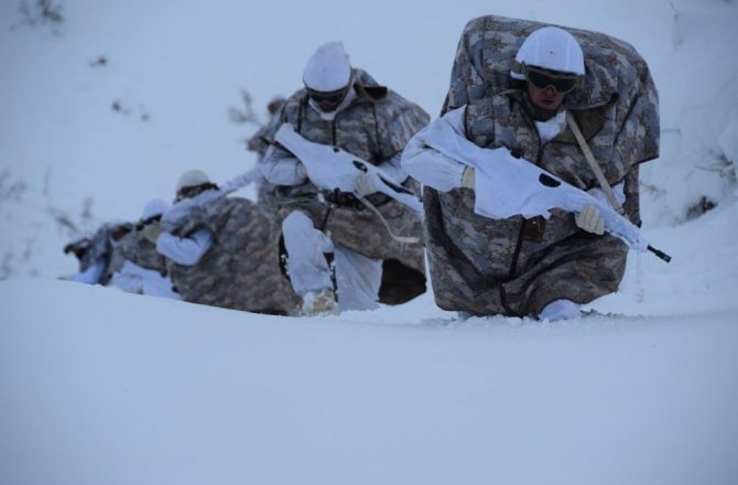 Askeri timin üzerine çığ düştü: 2 şehit, 7 yaralı