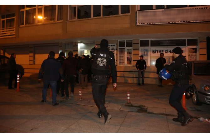 Polisi gören HDP’liler kaçtı