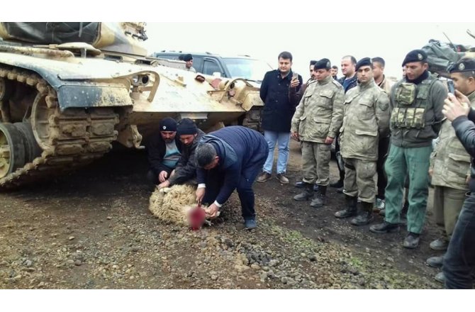 MEHMETÇİK İÇİN KURBAN KESTİLER