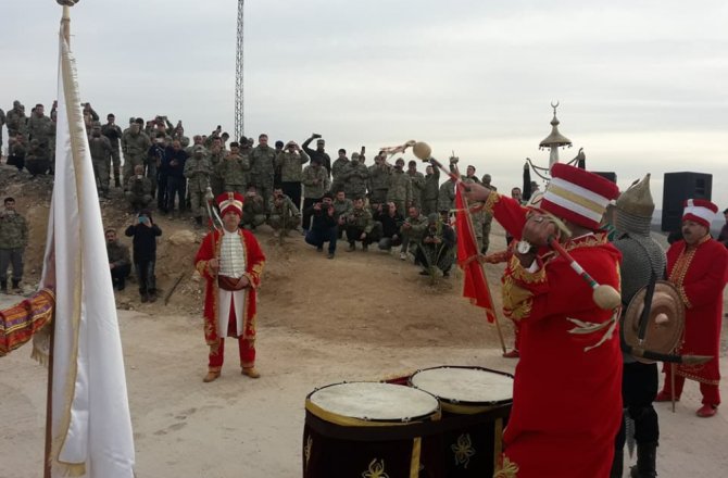 MEHTER TAKIMINDAN ASKERLERE MORAL KONSERİ