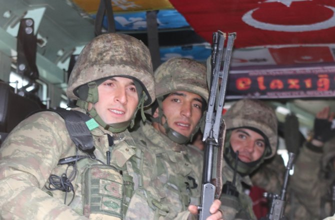 HAREKATA GİDEN KOMANDO: "DÜĞÜNE GİDİYORUZ"