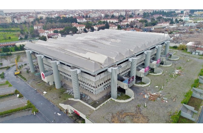 Abdi İpekçi Spor Salonu’nun yıkımına başlandı