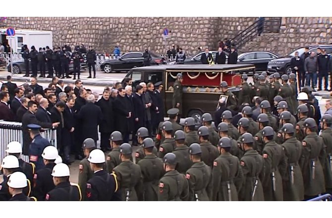 İLK AFRİN ŞEHİDİNİ DEVLETİN ZİRVESİ UĞURLADI