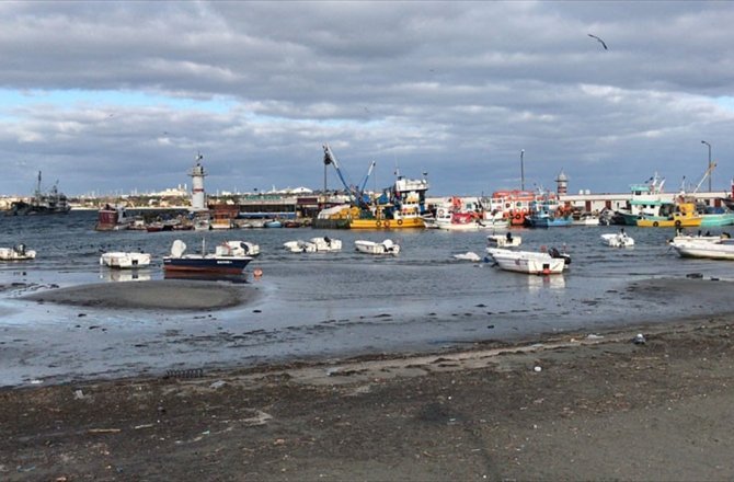 DENİZ SUYU 15 METRE ÇEKİLDİ