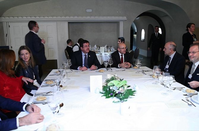 ŞİMŞEK VE ZEYBEKCİ DAVOS'TA; "TÜRK EKONOMİSİ DİMDİK AYAKTA"