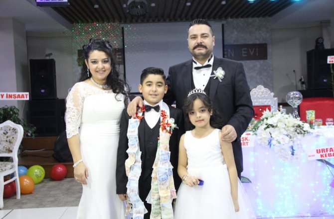 SÜNNET TAKILARINI TSK’YA BAĞIŞLADI