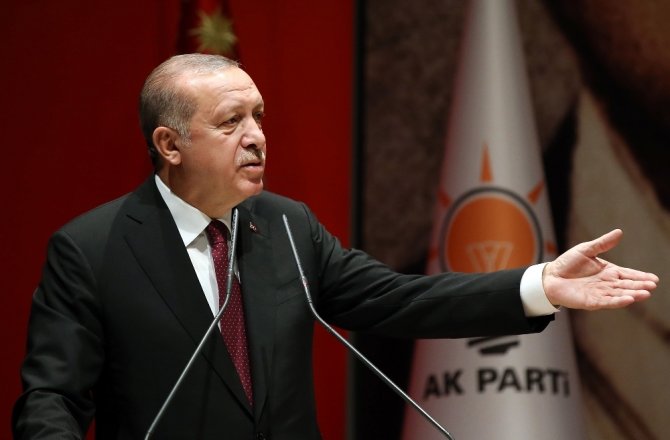 "HEPSİNİN ÜZERİNDEN SİLİNDİR GİBİ GEÇERİZ"