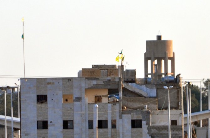 PYD’DEN SINIRA PROVOKATİF FLAMA ASMA GİRİŞİMİ