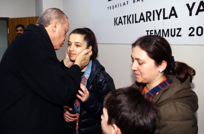 ERDOĞAN, ŞEHİT POLİSİN AİLESİ İLE GÖRÜŞTÜ