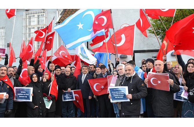 Kopenhag Büyükelçiliği önünde Türkiye’ye destek buluşması