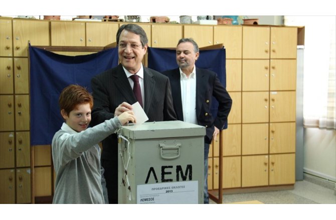 Güney Kıbrıs Rum Yönetimi pazar günü sandık başına gidiyor