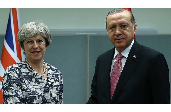 Cumhurbaşkanı Erdoğan ile İngiltere Başbakanı May telefonda görüştü