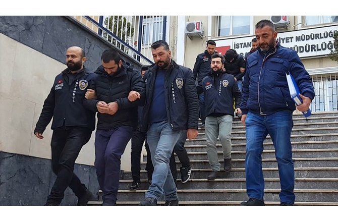 Bankanın tavanını delen hırsızlar yakalandı