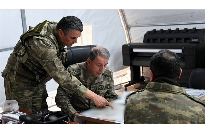 Orgeneral Akar sınır birliklerini denetledi
