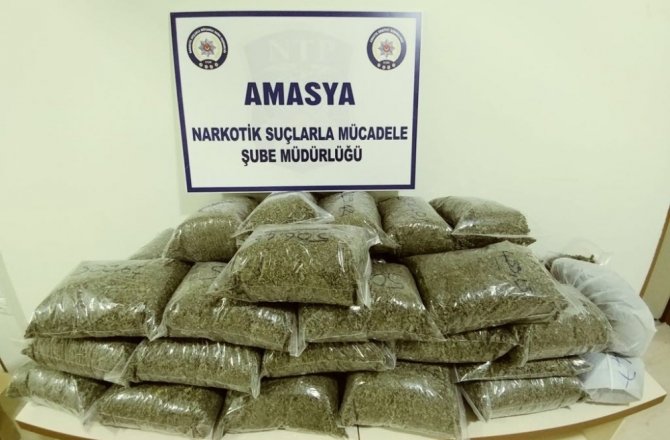 DURDURULAN ARAÇTAN 21,8 KİLO BONZAİ ÇIKTI