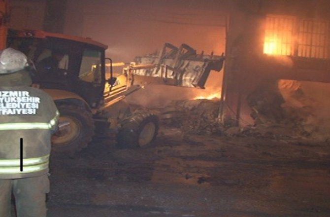 KAĞIT VE AMBALAJ DEPOSUNDA TÜP PATLADI!