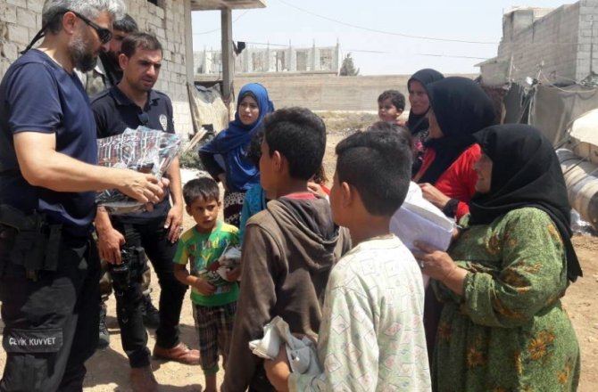 TÜRK POLİSİ YETİMLERE SAHİP ÇIKIYOR