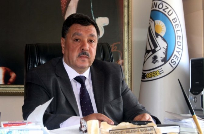 BAŞKAN ÇELEĞEN HAKKÂRİ’DE YARALAN ASKER’İN AİLESİNİ ZİYARET ETTİ