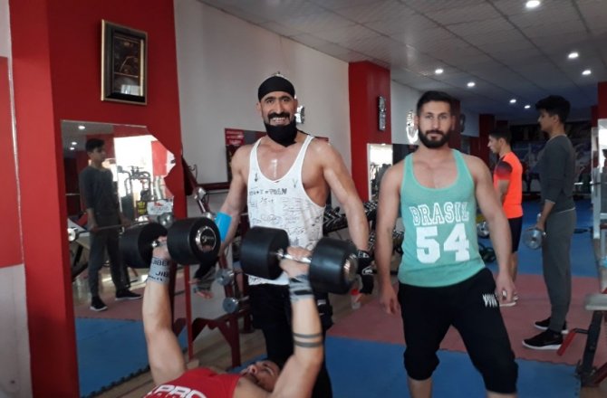 TRAFİK KAZASI SONRASI HAYATA BÖYLE TUTUNDU