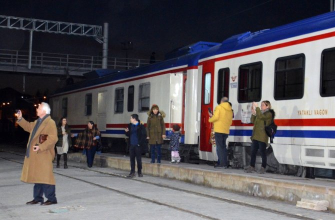 DOĞU EKSPRESİNE YOĞUN İLGİ SÜRÜYOR