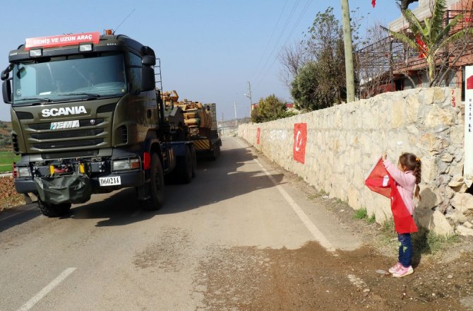 SINIR KÖYLERİ KIRMIZI-BEYAZA BÜRÜNDÜ