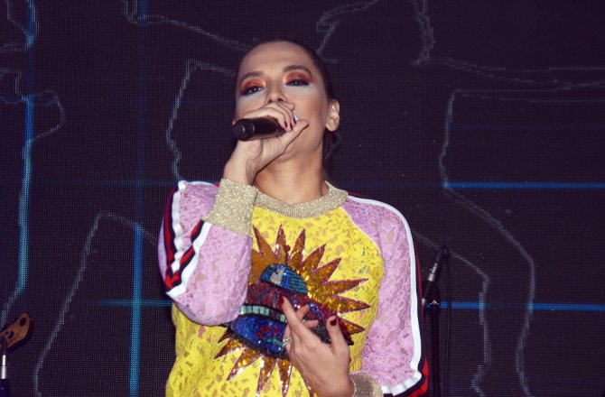 DEMET AKALIN, BİNLERCE HAYRANINI COŞTURDU