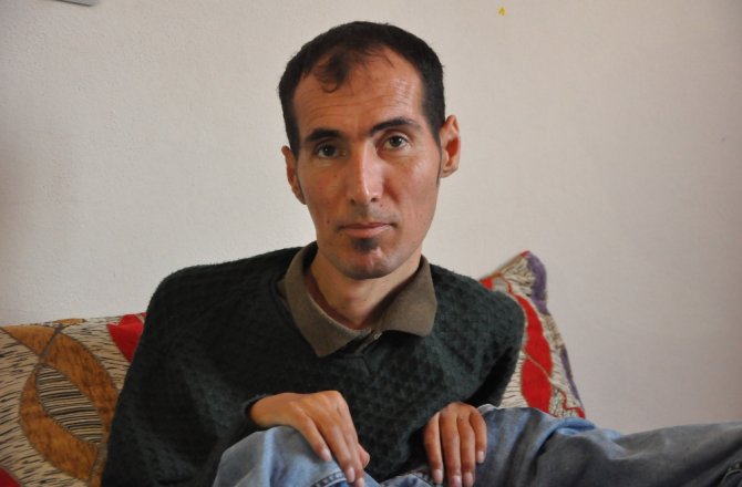 AŞIK OLDU OKUMA YAZMA ÖĞRENDİ, 12 KİTAP YAZDI