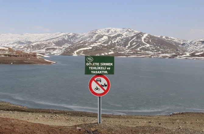 DİKKAT! DONAN GÖLLER TEHLİKE SAÇIYOR