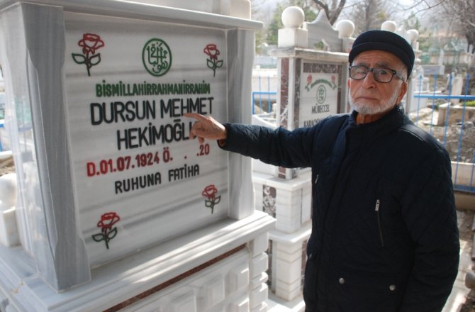 37 YILDIR KENDİ MEZARINI ZİYARET EDİYOR