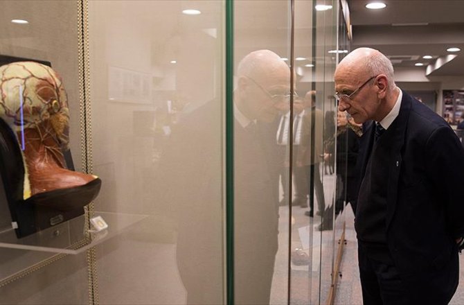 ANKARA ÜNİVERSİTESİ TARİHİ MÜZESİ AÇILDI