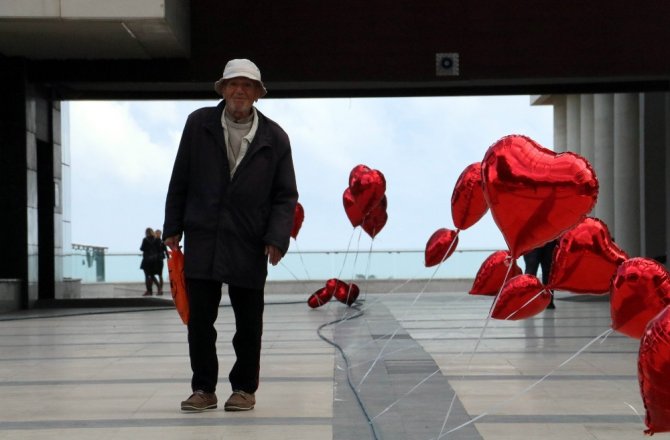 LEYLA VE MECNUN’U KISKANDIRACAK AŞK