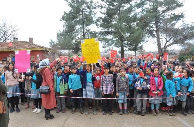 OKUL HARÇLIKLARINI AFRİN’E GÖNDERDİLER