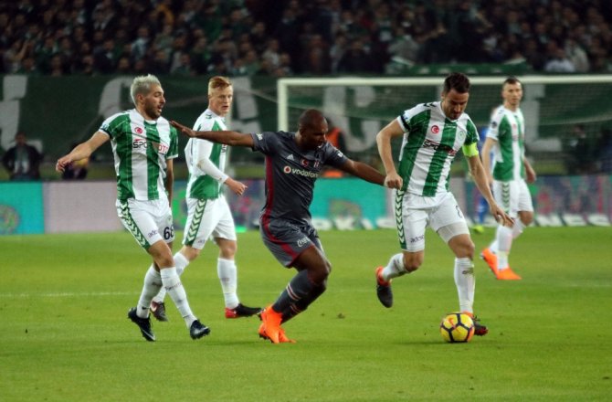 İLK YARIDA TEK GOL VAR