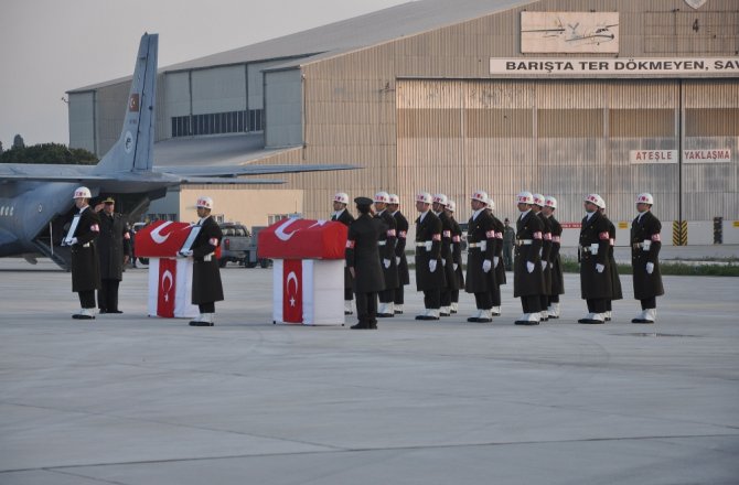 UÇAK KAZASI ŞEHİTLERİ İÇİN TÖREN YAPILDI