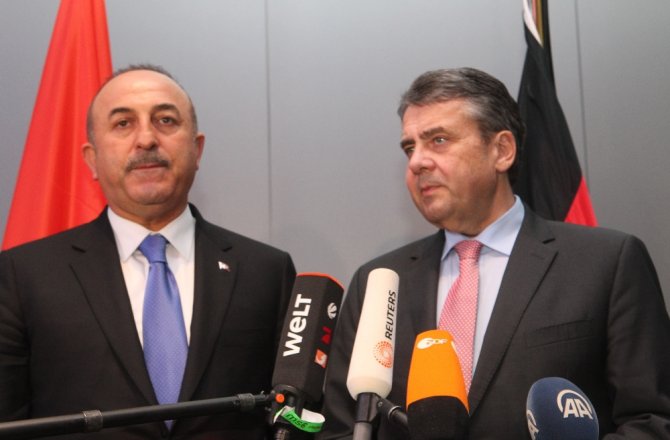 BAKAN ÇAVUŞOĞLU, ALMAN MEVKİDAŞIYLA BİR ARAYA GELDİ