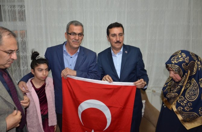 BAKAN TÜFENKCİ’DEN ASKER AİLELERİNE ZİYARET