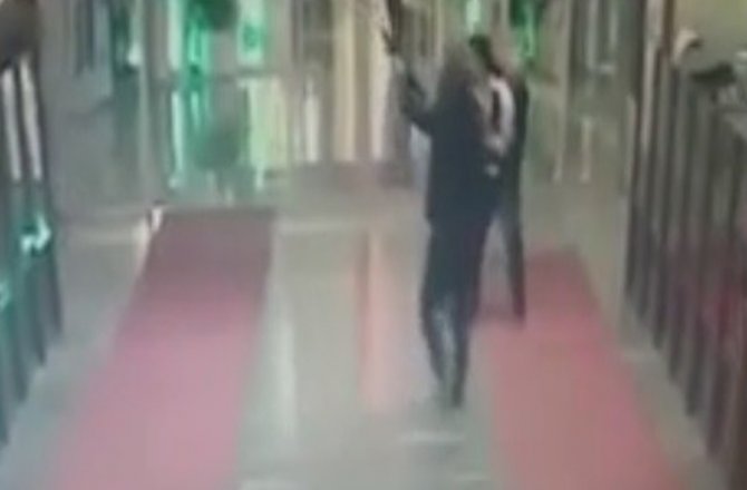 VOLKAN KONAK SAHNEDEYKEN POMPALI TÜFEKLE ATEŞ AÇTI