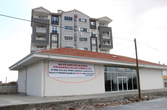 SİTE SAKİNLERİNE KIZDI, DÜKKANI ÜCRETSİZ KİRAYA VERECEK